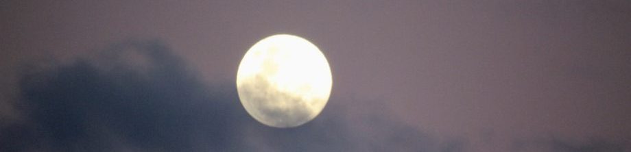 Rising moon in the Hartley Valley