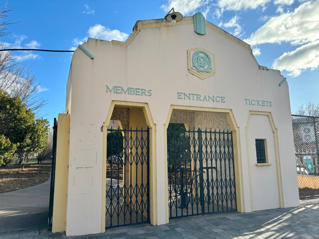 Memorial Gates, Queanbeyan Showground